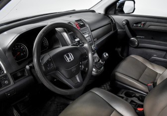 Подержанный автомобиль Honda CR-V 2011 года (9 фото)