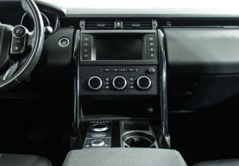 Подержанный автомобиль Land Rover Discovery 2017 года (14 фото)