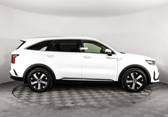 Подержанный автомобиль Kia Sorento 2021 года (6 фото)