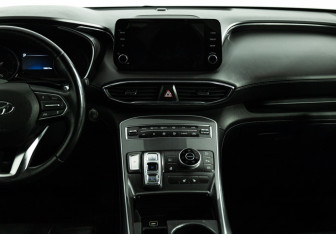 Подержанный автомобиль Hyundai Santa Fe 2021 года (14 фото)