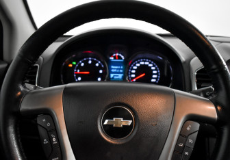 Подержанный автомобиль Chevrolet Captiva 2013 года (18 фото)