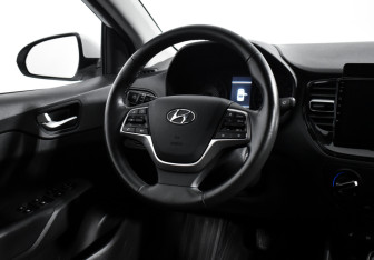 Подержанный автомобиль Hyundai Solaris Sedan 2020 года (15 фото)