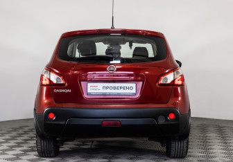 Подержанный автомобиль Nissan Qashqai 2013 года (6 фото)