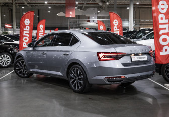 Подержанный автомобиль Skoda Superb Liftback 2024 года (12 фото)