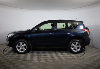 Подержанный автомобиль Toyota RAV4 2012 года (8 фото)