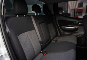 Подержанный автомобиль Mitsubishi L200 2021 года (10 фото)
