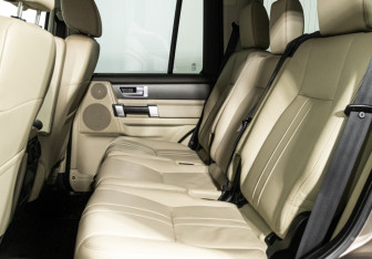 Подержанный автомобиль Land Rover Discovery 2015 года (10 фото)