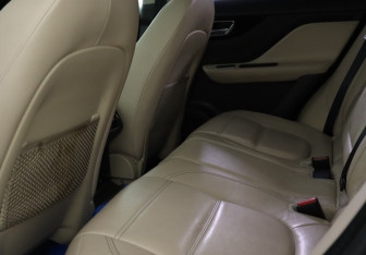 Подержанный автомобиль Jaguar F-Pace 2018 года (22 фото)