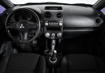 Подержанный автомобиль Mitsubishi Colt Hatchback 2007 года (14 фото)