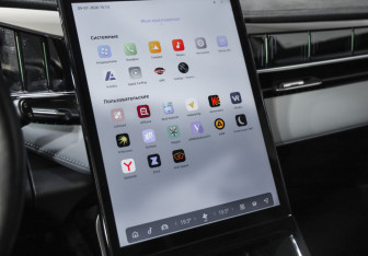 Подержанный автомобиль Geely Atlas 2024 года (19 фото)