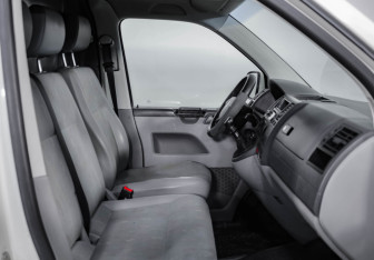 Подержанный автомобиль Volkswagen Transporter Van 2009 года (9 фото)