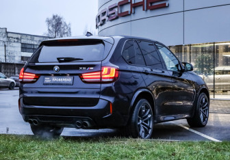 Подержанный автомобиль BMW X5 M 2015 года (5 фото)