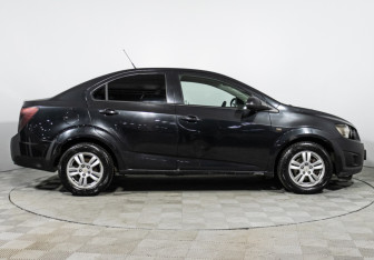 Подержанный автомобиль Chevrolet Aveo Sedan 2014 года (4 фото)