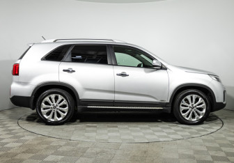 Подержанный автомобиль Kia Sorento 2014 года (4 фото)