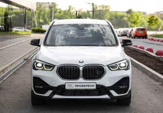 Подержанный автомобиль BMW X1 2019 года (4 фото)