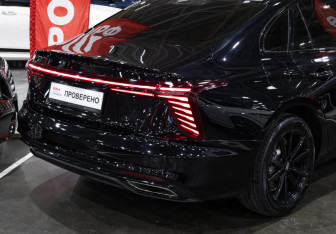 Подержанный автомобиль Hongqi H5 2025 года (9 фото)