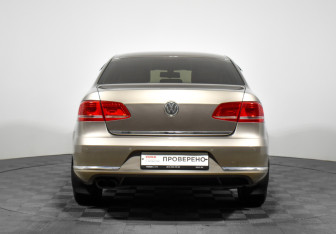 Подержанный автомобиль Volkswagen Passat Sedan 2011 года (6 фото)