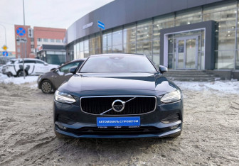 Подержанный автомобиль Volvo S90 2019 года (2 фото)