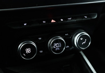 Подержанный автомобиль Renault Arkana 2021 года (18 фото)