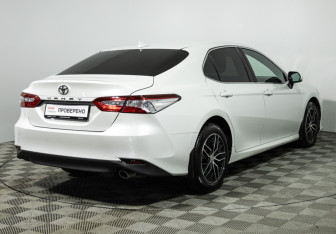 Подержанный автомобиль Toyota Camry Sedan 2018 года (5 фото)