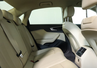Подержанный автомобиль Audi A4 Sedan 2016 года (24 фото)
