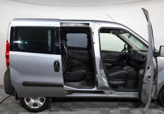 Подержанный автомобиль Fiat Doblo 2011 года (8 фото)