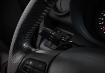 Подержанный автомобиль Toyota RAV4 2011 года (15 фото)