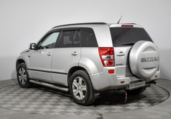 Подержанный автомобиль Suzuki Grand Vitara 2008 года (7 фото)