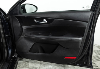 Подержанный автомобиль Kia Cerato Sedan 2022 года (25 фото)