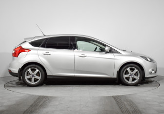 Подержанный автомобиль Ford Focus Hatchback 2013 года (4 фото)