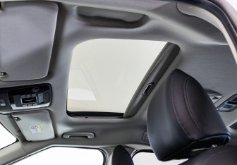 Подержанный автомобиль Kia Carnival 2021 года (32 фото)