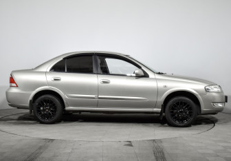 Подержанный автомобиль Nissan Almera Classic 2008 года (4 фото)