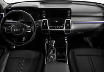 Подержанный автомобиль Kia Sorento 2022 года (16 фото)