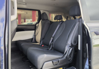 Подержанный автомобиль Kia Carnival 2021 года (11 фото)