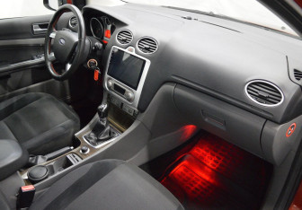 Подержанный автомобиль Ford Focus Sedan 2008 года (12 фото)