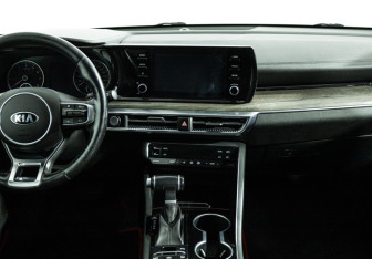 Подержанный автомобиль Kia K5 2020 года (14 фото)