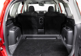 Подержанный автомобиль Toyota RAV4 2010 года (19 фото)