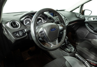 Подержанный автомобиль Ford Fiesta Sedan 2015 года (11 фото)