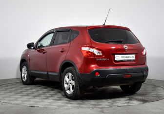 Подержанный автомобиль Nissan Qashqai 2010 года (7 фото)