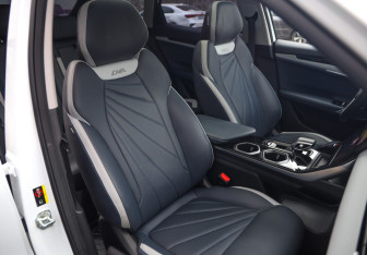Подержанный автомобиль Geely Atlas 2024 года (26 фото)