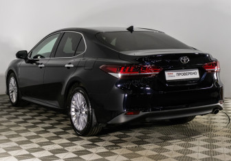 Подержанный автомобиль Toyota Camry Sedan 2018 года (14 фото)