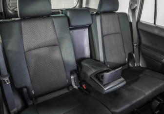 Подержанный автомобиль Toyota Land Cruiser Prado 2020 года (31 фото)