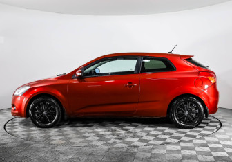 Подержанный автомобиль Kia Ceed Hatchback 2010 года (8 фото)