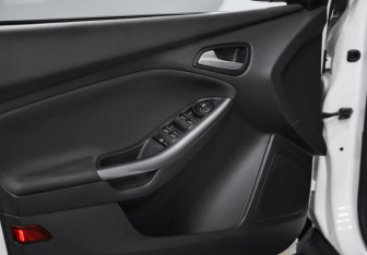 Подержанный автомобиль Ford Focus Hatchback 2012 года (18 фото)