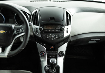 Подержанный автомобиль Chevrolet Cruze Hatchback 2013 года (14 фото)