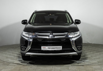 Подержанный автомобиль Mitsubishi Outlander 2017 года (2 фото)