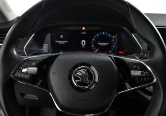 Подержанный автомобиль Skoda Octavia Liftback 2022 года (17 фото)