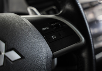 Подержанный автомобиль Mitsubishi Outlander 2014 года (13 фото)