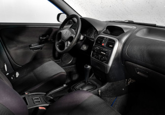 Подержанный автомобиль Mitsubishi Carisma Sedan 2003 года (13 фото)