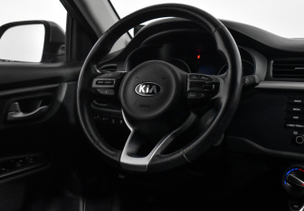 Подержанный автомобиль Kia Rio Hatchback 2018 года (15 фото)